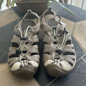 Keen Women Waterproof Sport wrapped toe Sandals Beige 8.5